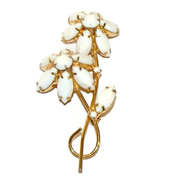 Vintage Three Dimensional White Milk Glass Flower Brooch - Picture 2 of 10
